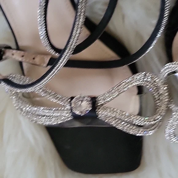 AZALEA WANG Black and Silver Strappy Heels - Picture 4 of 7